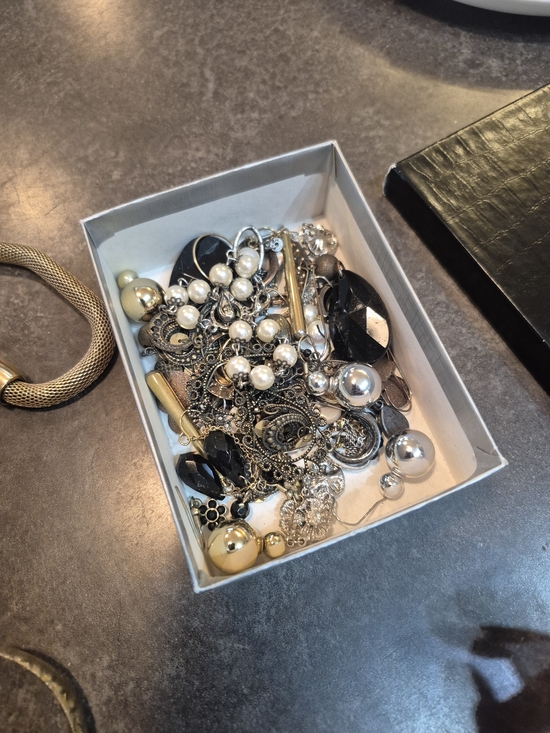 Jewelry - 10 To 12 Earrings Mixed Metal. Black, Gold, Silver